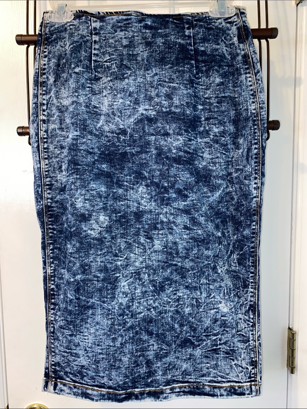 EUC Vibrant M.I.U. Stonewashed stretch pencil skirt, sz. M,